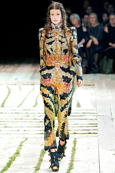 Look 7
